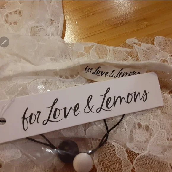 🍋***1Small Left!!**For Love and Lemons White Lace Cropped Top - Picture 5 of 8